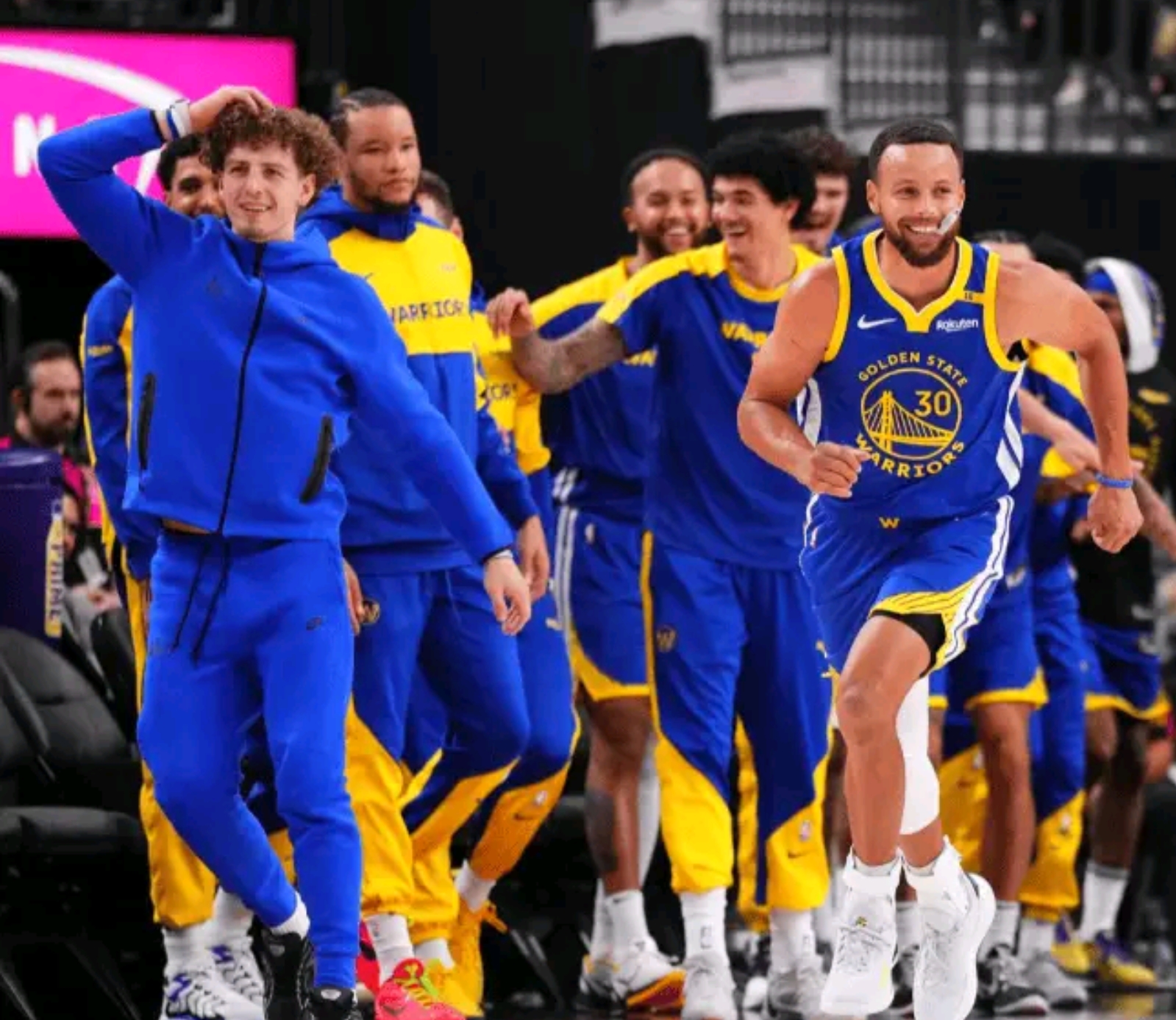 雷速体育-关于险胜首场状态出色，湖人观众沸腾！，库里重返赛场再创辉煌时刻的信息