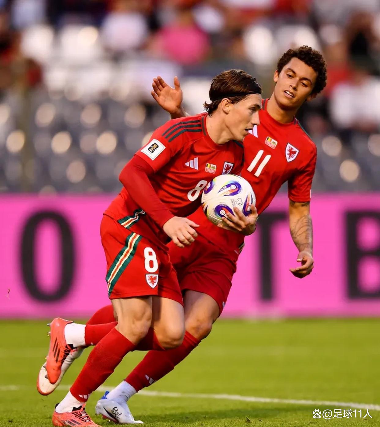 雷速体育- 德布劳内踢前锋 